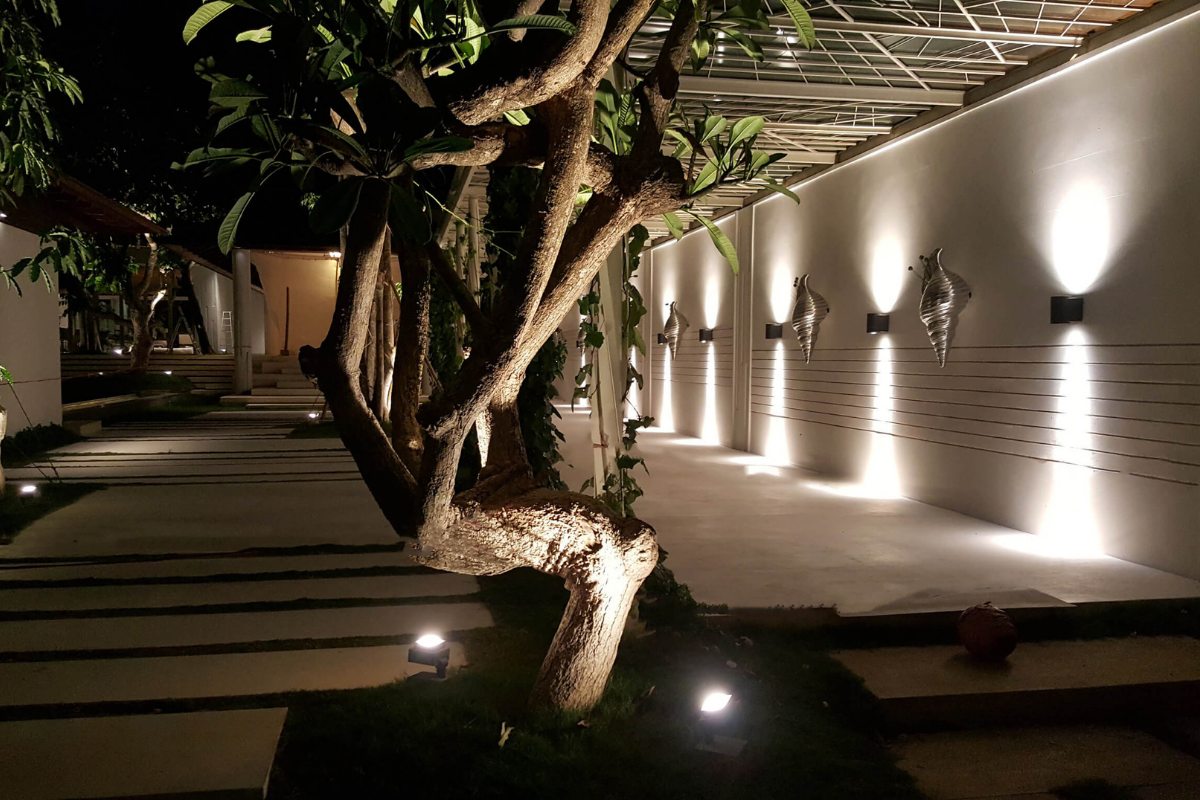 outdoor pathway lighting