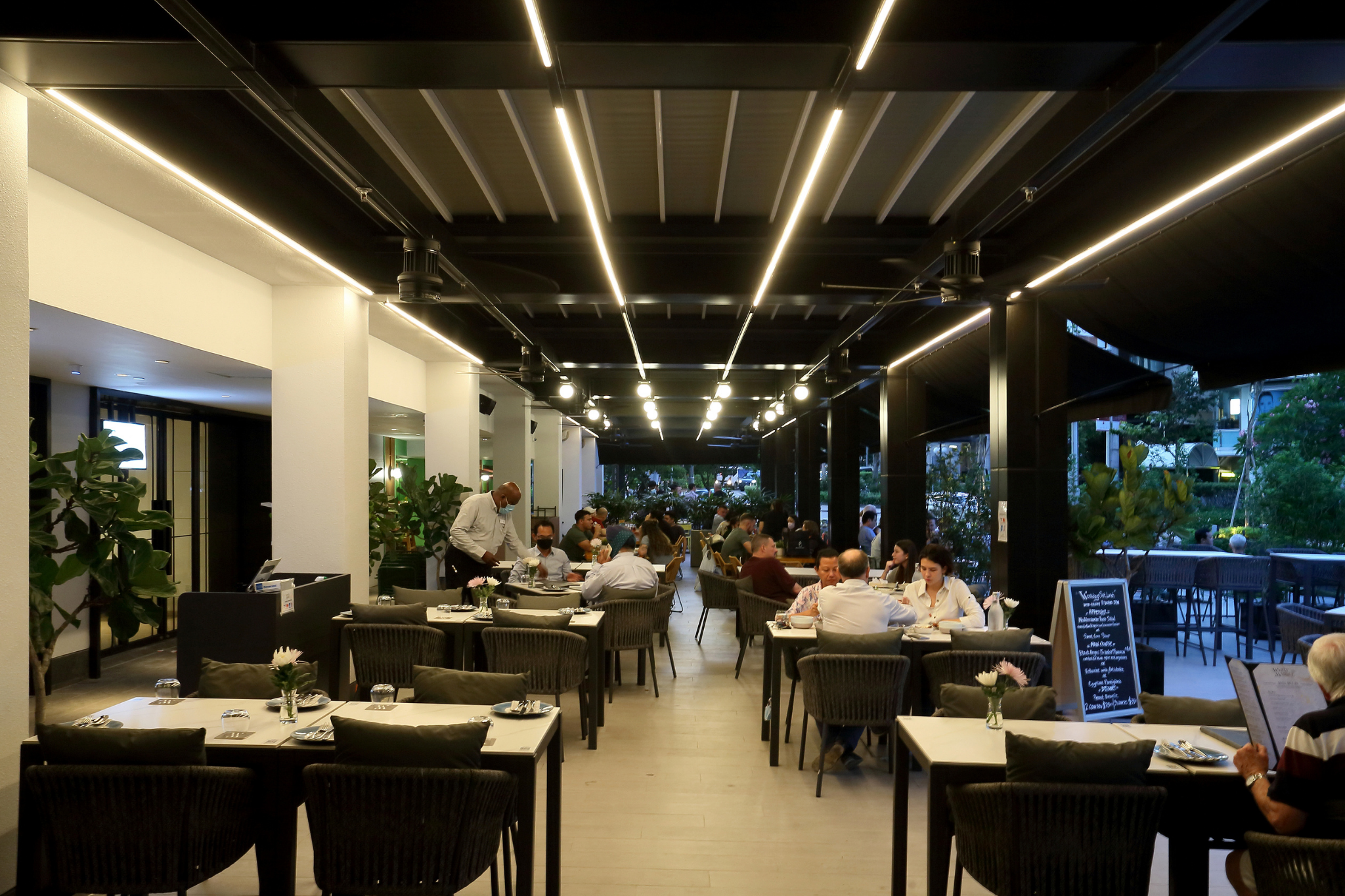 Orchard Rendevouz Hotel Restaurants Light Journey